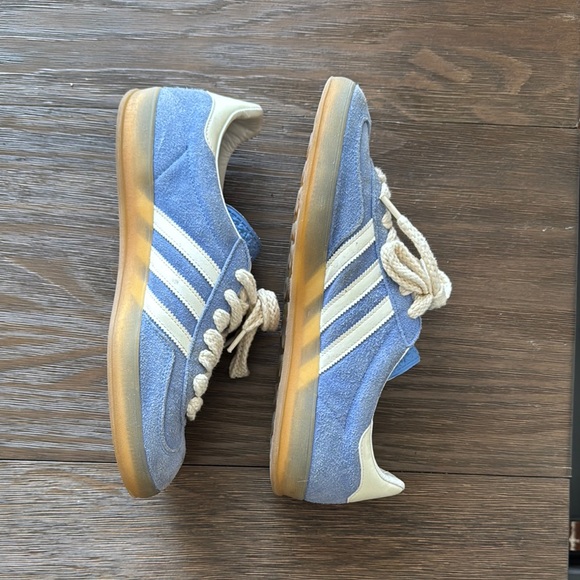 Adidas Gazelle Blue and Cream Sneakers - Picture 2 of 4